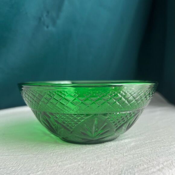Cristal D’Arques-Durand Antique Emerald Salad Bowl - Picture 5 of 6